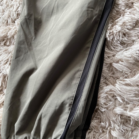 Old Navy Men's Joggers Size L Color Olive green with black stripes on both sides - Picture 6 of 9